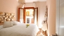 S&eacute;ville Appartement - Bedroom 1 with double bed (135 x 200 cm).